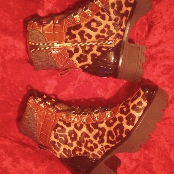 Micheal Kors cheetah/ Cow Fur (New) - Picture 1 of 9